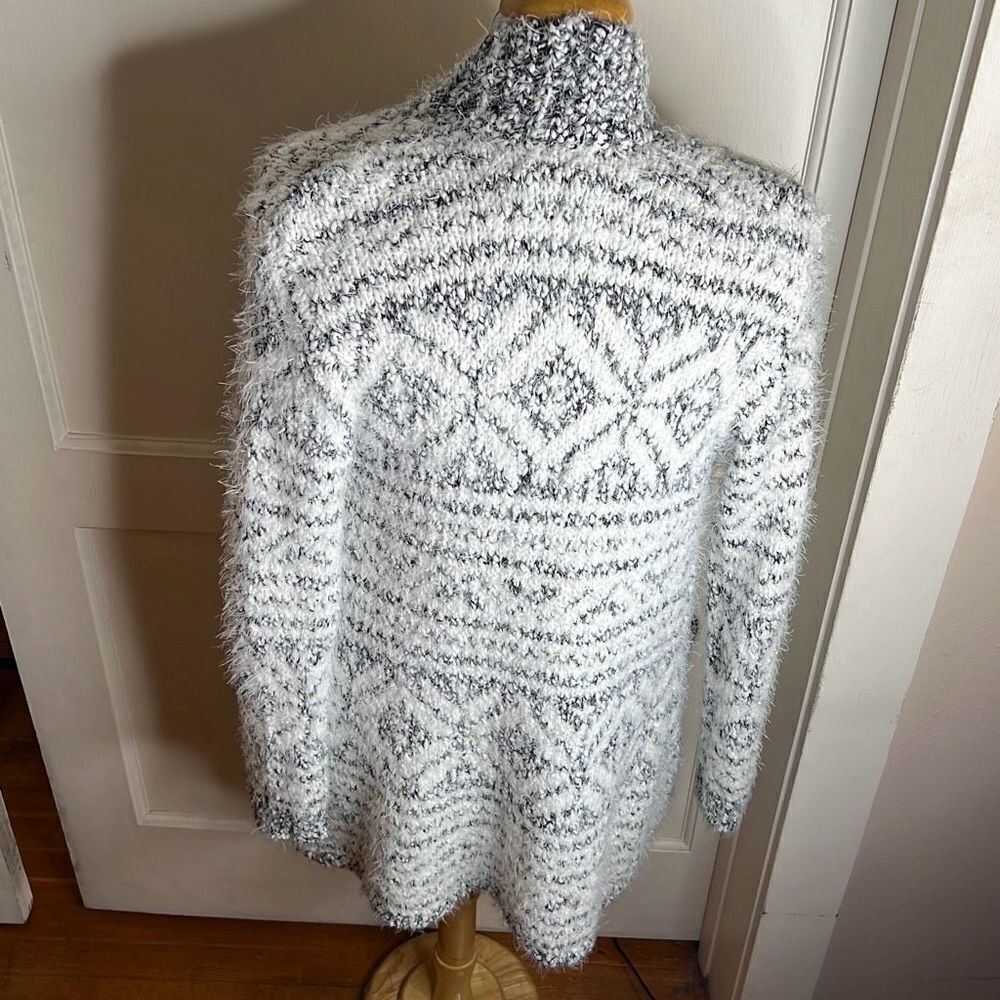 BB DAKOTA A STAR IS WARM EYELASH CARDIGAN Size Small New - Picture 8 of 8